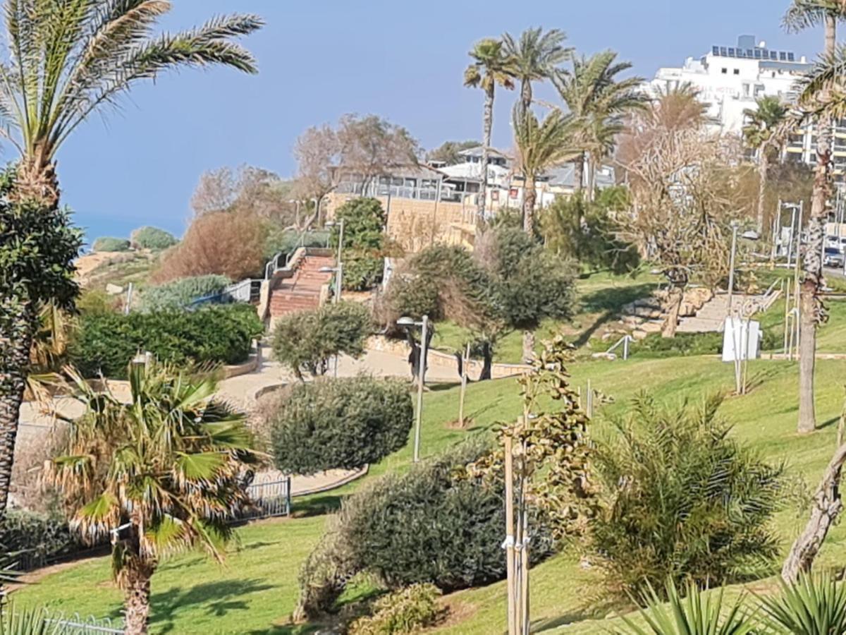 Magic On The Sea-Suites With A Private Jacuzzi And A Private Sea View Netanya Eksteriør billede