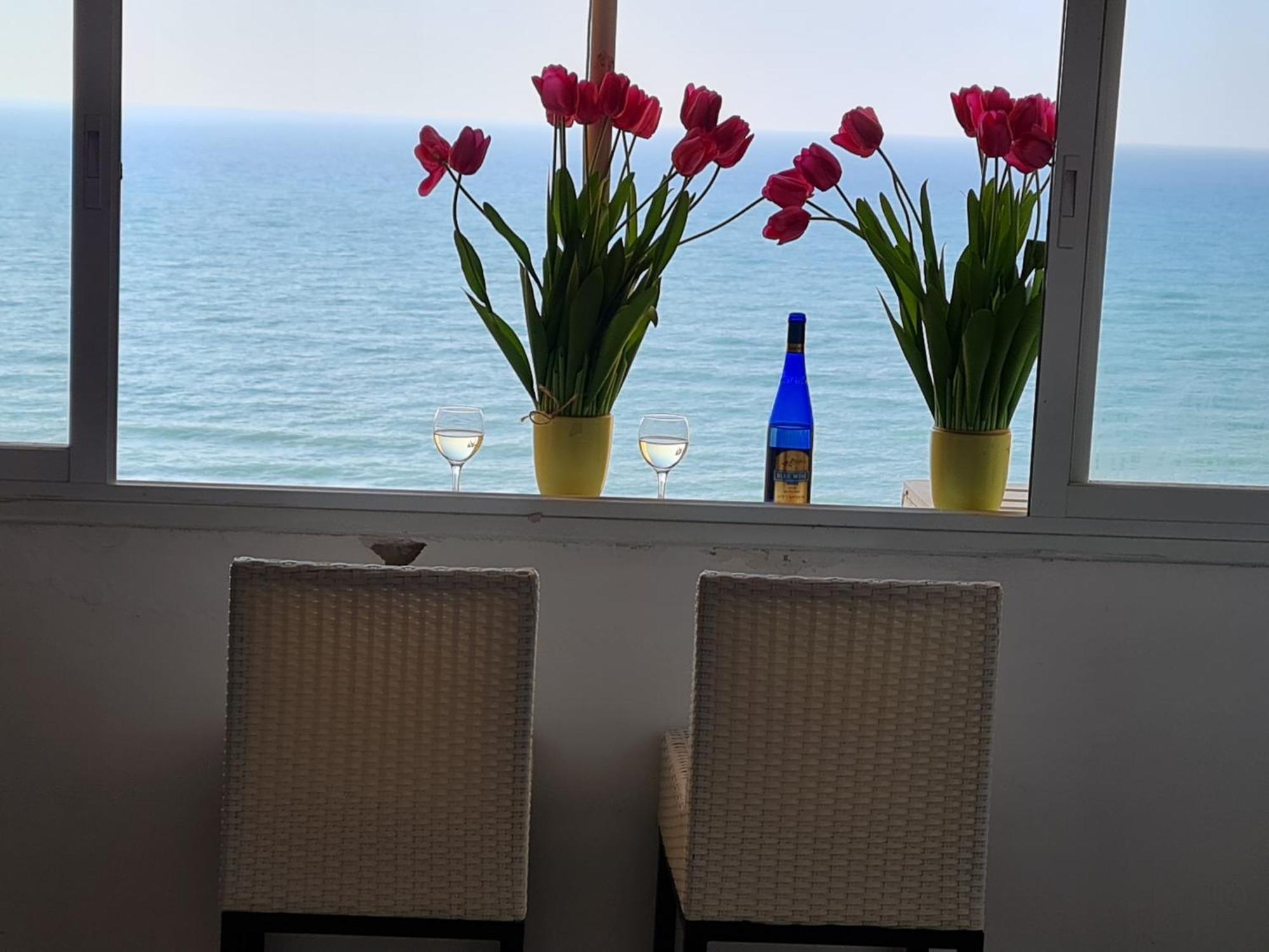 Magic On The Sea-Suites With A Private Jacuzzi And A Private Sea View Netanya Værelse billede