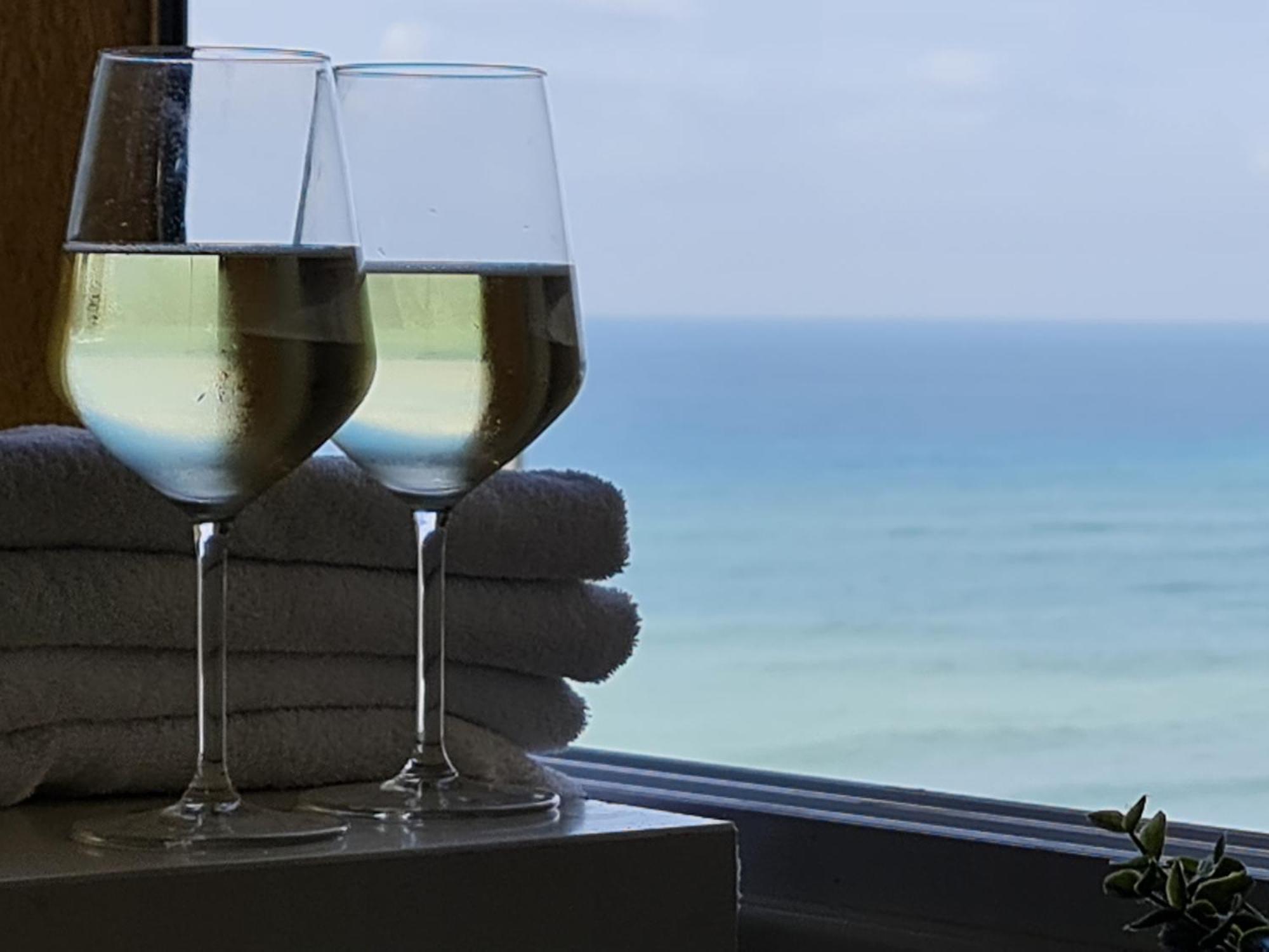 Magic On The Sea-Suites With A Private Jacuzzi And A Private Sea View Netanya Værelse billede